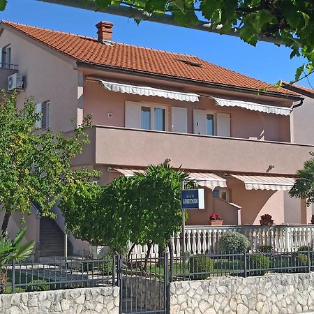 Apartmani Vesna Krk Town Exterior photo