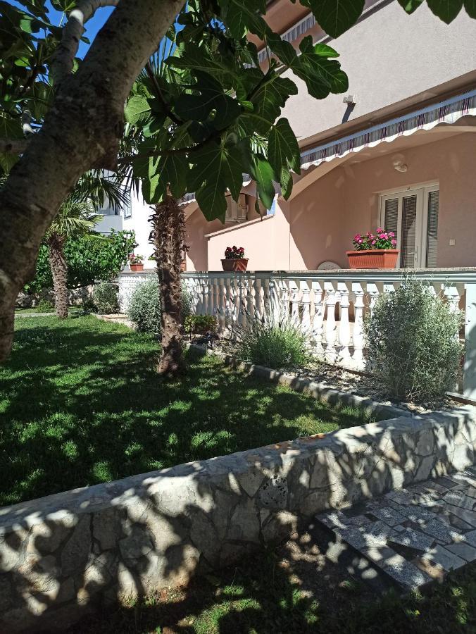 Apartmani Vesna Krk Town Exterior photo
