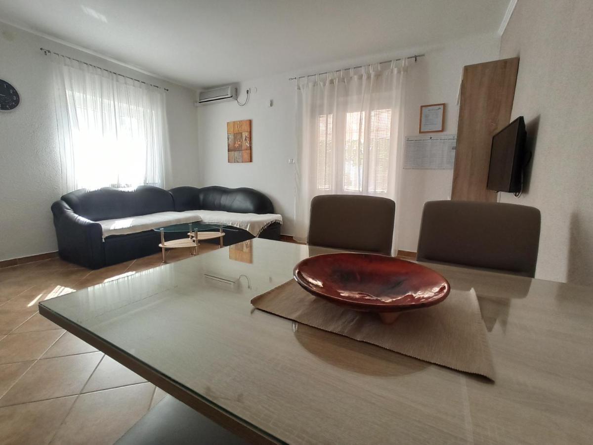 Apartmani Vesna Krk Town Exterior photo