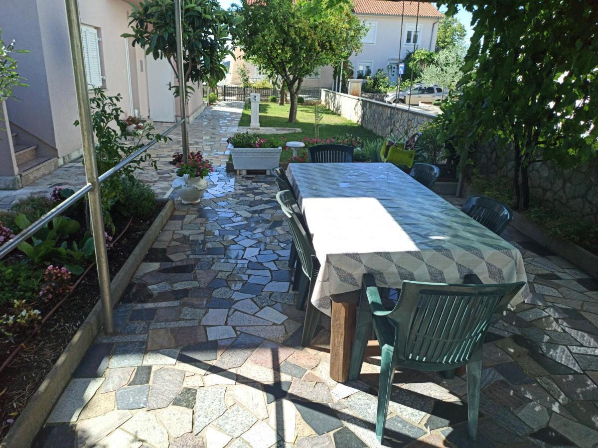 Apartmani Vesna Krk Town Exterior photo