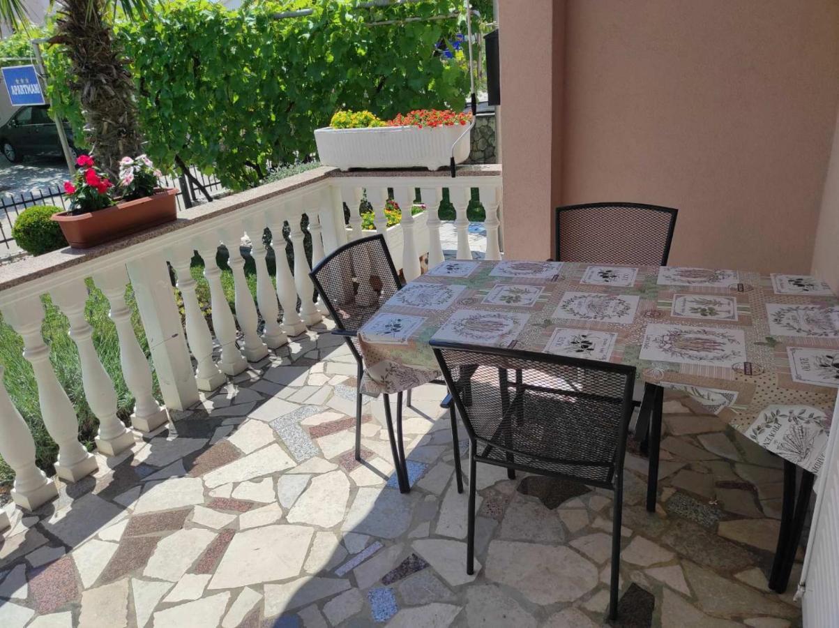Apartmani Vesna Krk Town Exterior photo